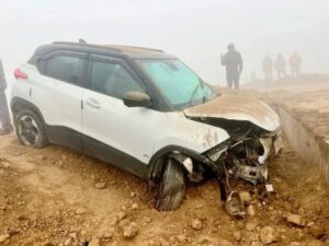 गौर-चपुर सडकखण्डमा सवारी क्षतिग्रस्त, स्थानीय आक्रोशित